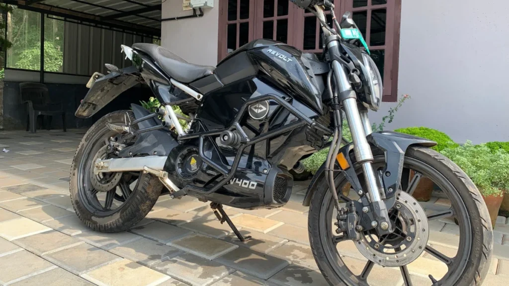 Revolt RV400